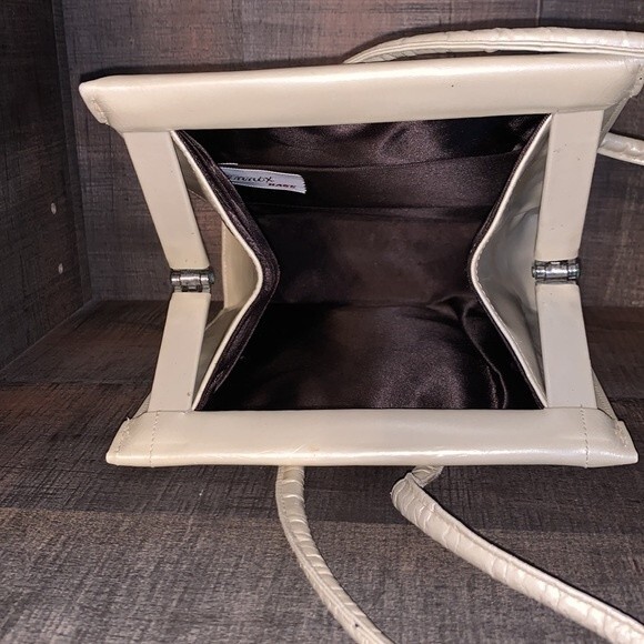 LENOX BAGS VINTAGE PURSE **RARE*** white/ivory - brown inside. BONE LEATHER - Picture 7 of 10